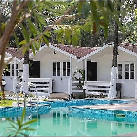 Seabliss Cottages Morjim Exterior photo